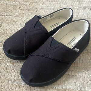 Toms Alpargatas Black little kid/toddler size T9,  *NEVER WORN LIKE NEW*